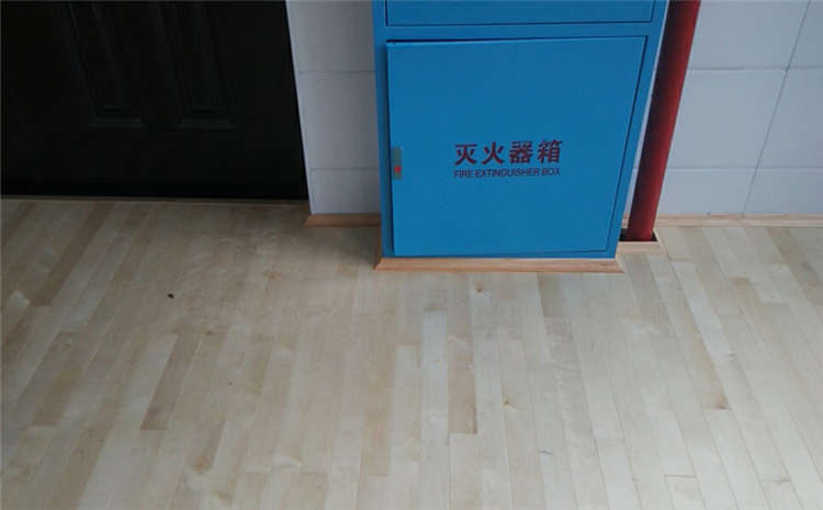 學(xué)校運(yùn)動籃球地板翻新施工