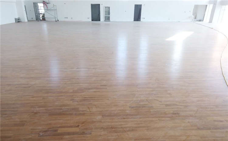 學(xué)校運(yùn)動籃球地板翻新施工