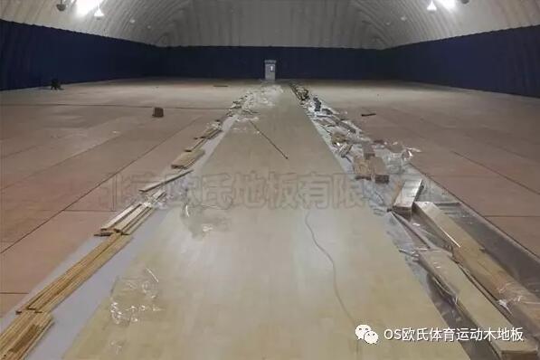 河北唐山遷安鎮麗景家園活動中心氣膜館運動木地板案例-圖1